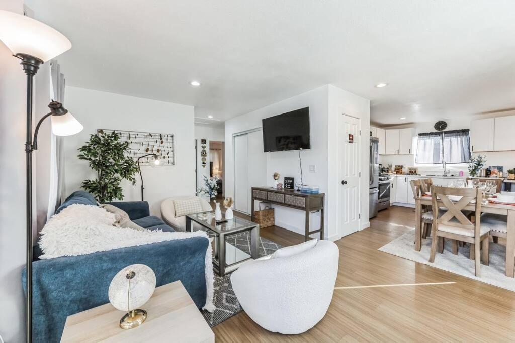 Entire Private 3-bedroom House W Baby Crib, Gated Yard, Ranch-style