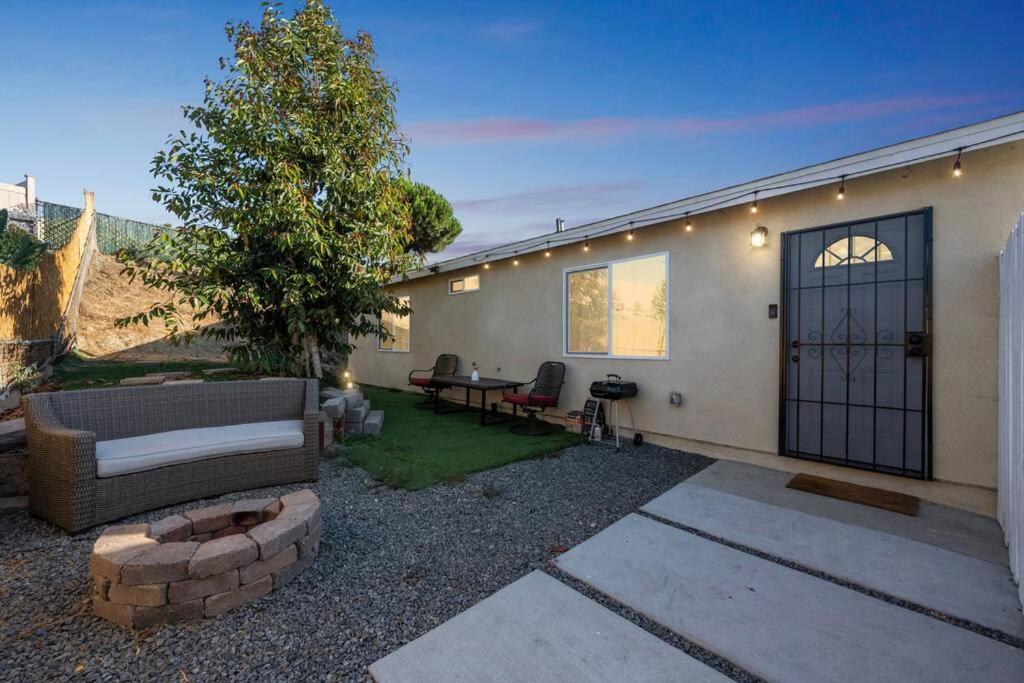 Entire Private 3-bedroom House W Baby Crib, Gated Yard, Ranch-style *