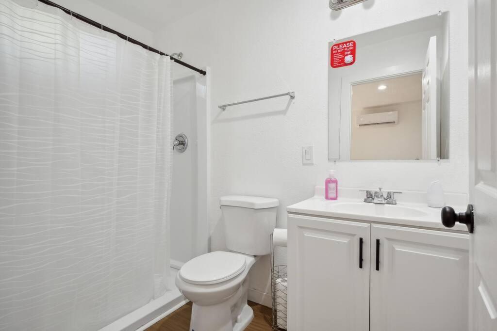 Holiday home Entire Private 3-bedroom House W Baby Crib, Gated Yard, Ranch-style San Diego